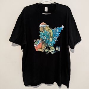 Gorilla Christmas Tree Black T-Shirt